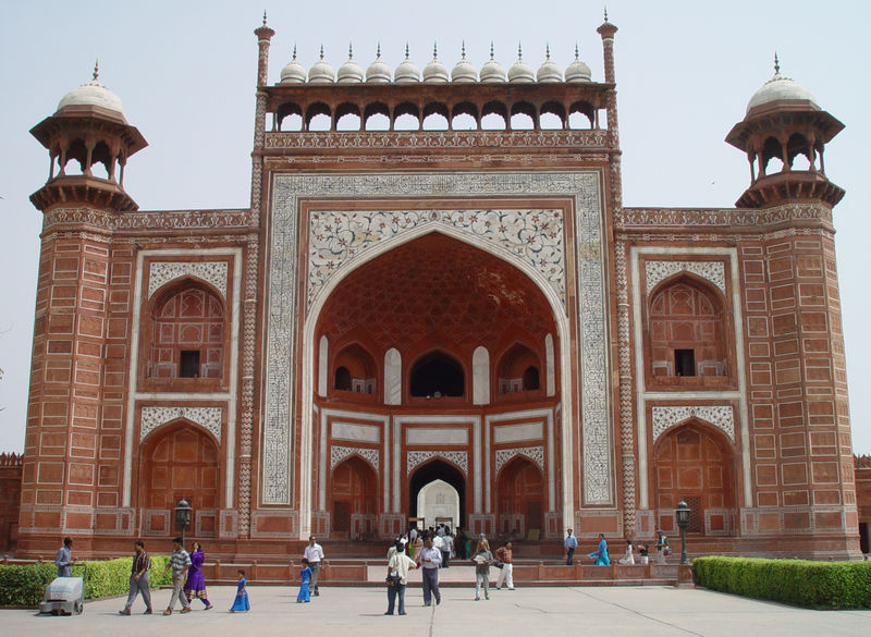 800px Taj mahal gateway