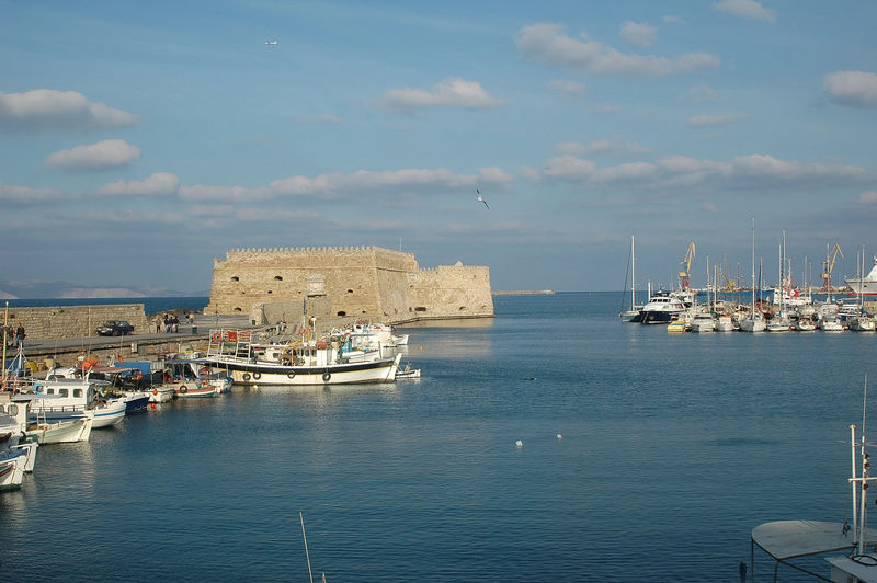 800px Heraklion le port