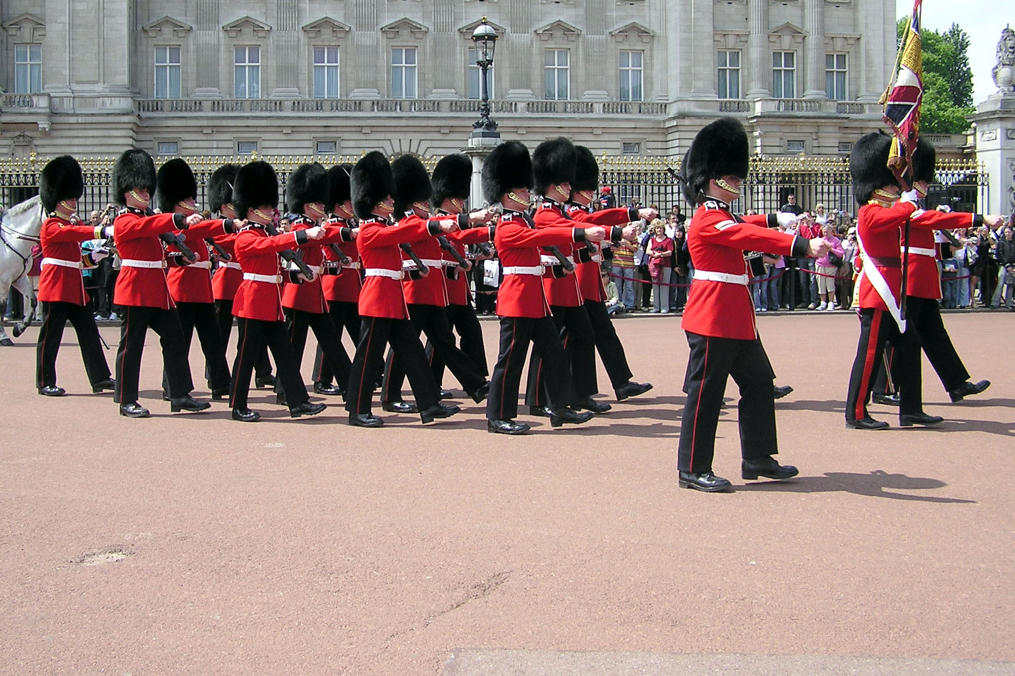 Queens.guard.buck.palace.arp