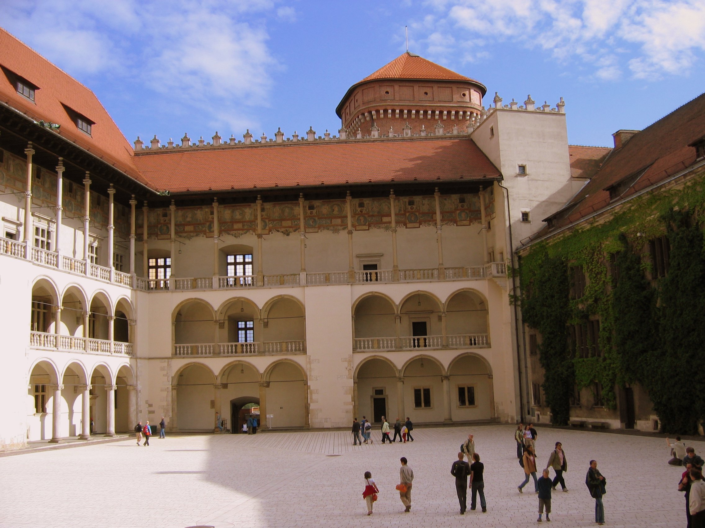 20050813040935 21Krakow Wawel Courtyard
