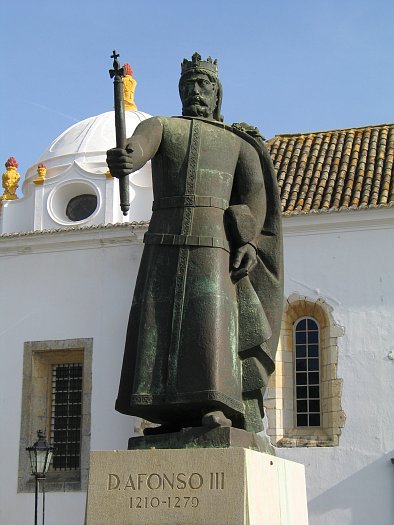 EstatuaDAfonsoIIIFaro