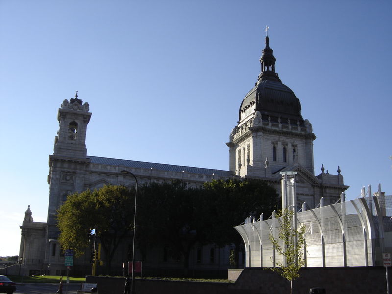 800px Basilica of Saint Mary side